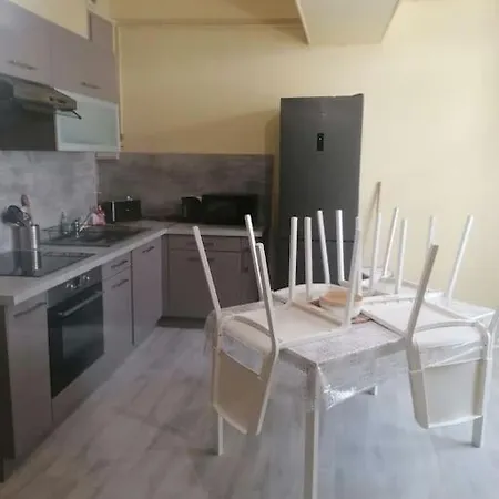 Au Clair De Lune Proche De Tout Apartamento